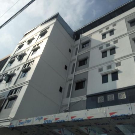 Penthouse Hotel Giacarta Esterno foto