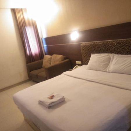 Penthouse Hotel Giacarta Esterno foto