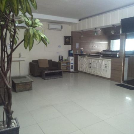 Penthouse Hotel Giacarta Esterno foto