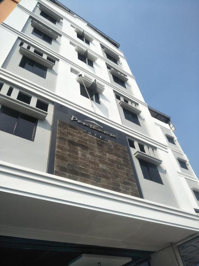 Penthouse Hotel Giacarta Esterno foto