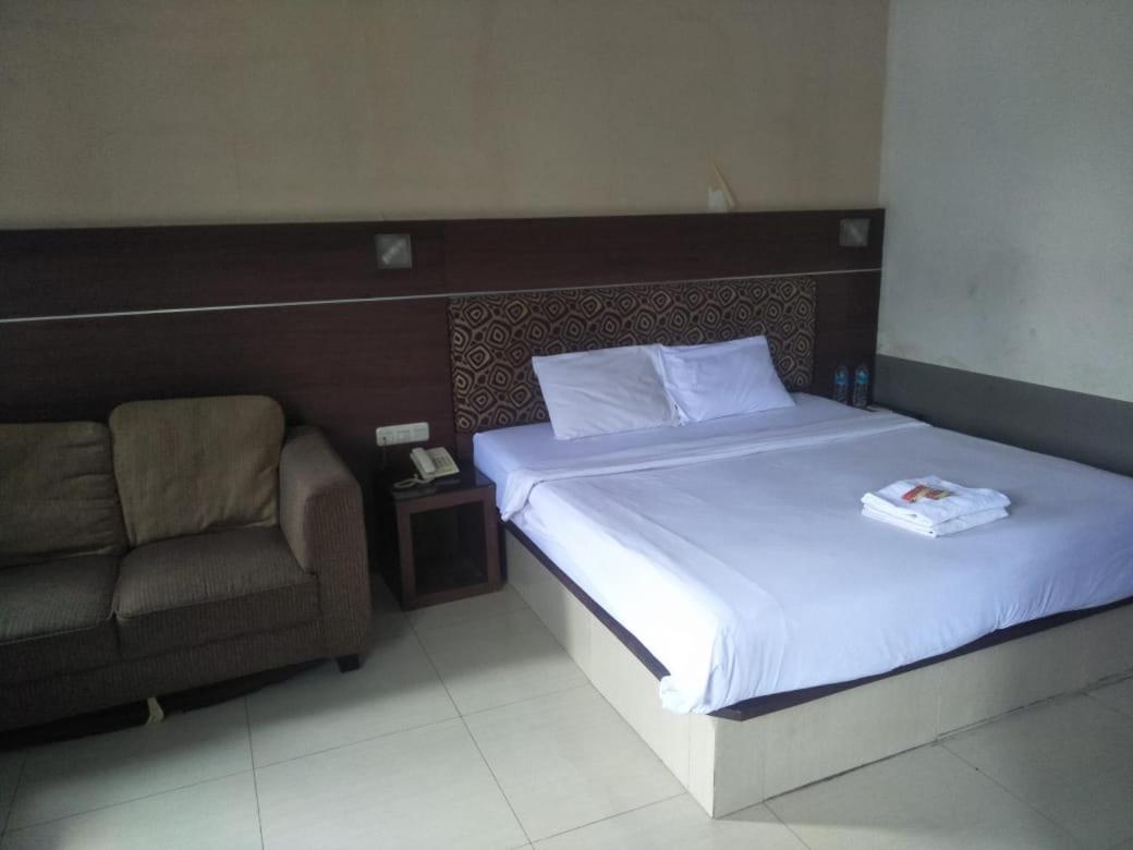 Penthouse Hotel Giacarta Esterno foto