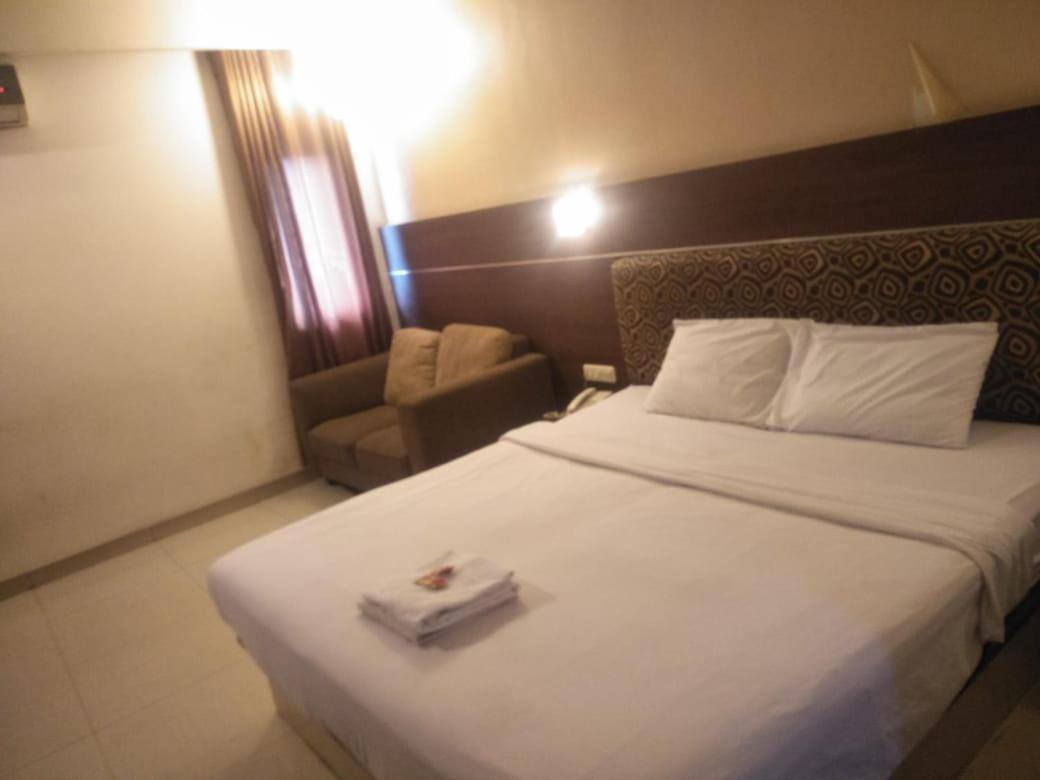 Penthouse Hotel Giacarta Esterno foto